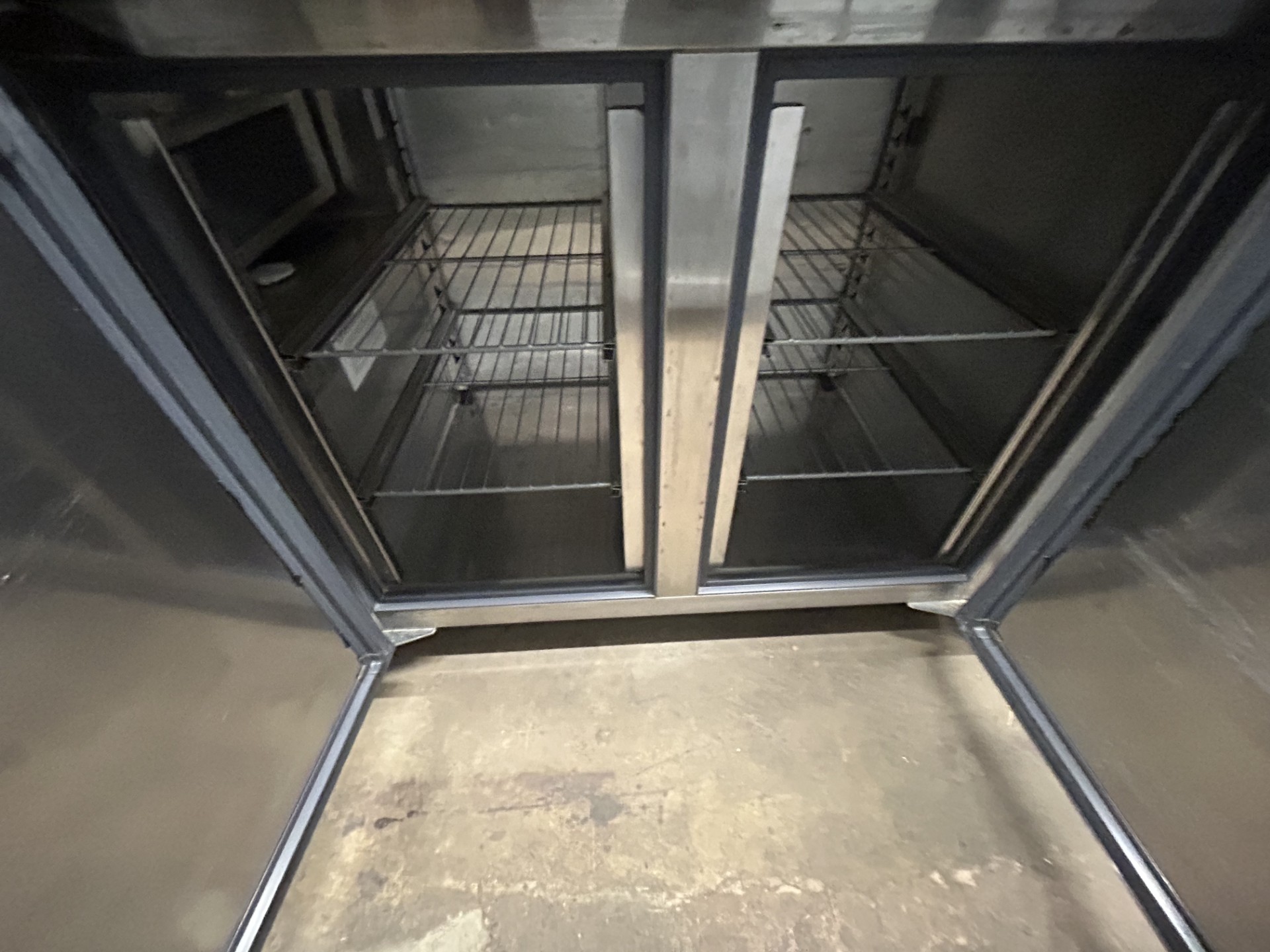 🔥 REFURBISHED WILLIAMS 2 DOOR BENCH FRIDGE 🔥 - Image 4
